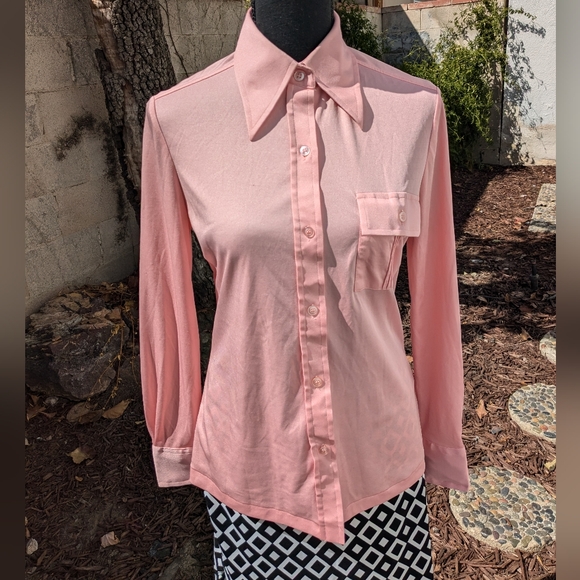 70s VTG Pink Button Up - Picture 6 of 11